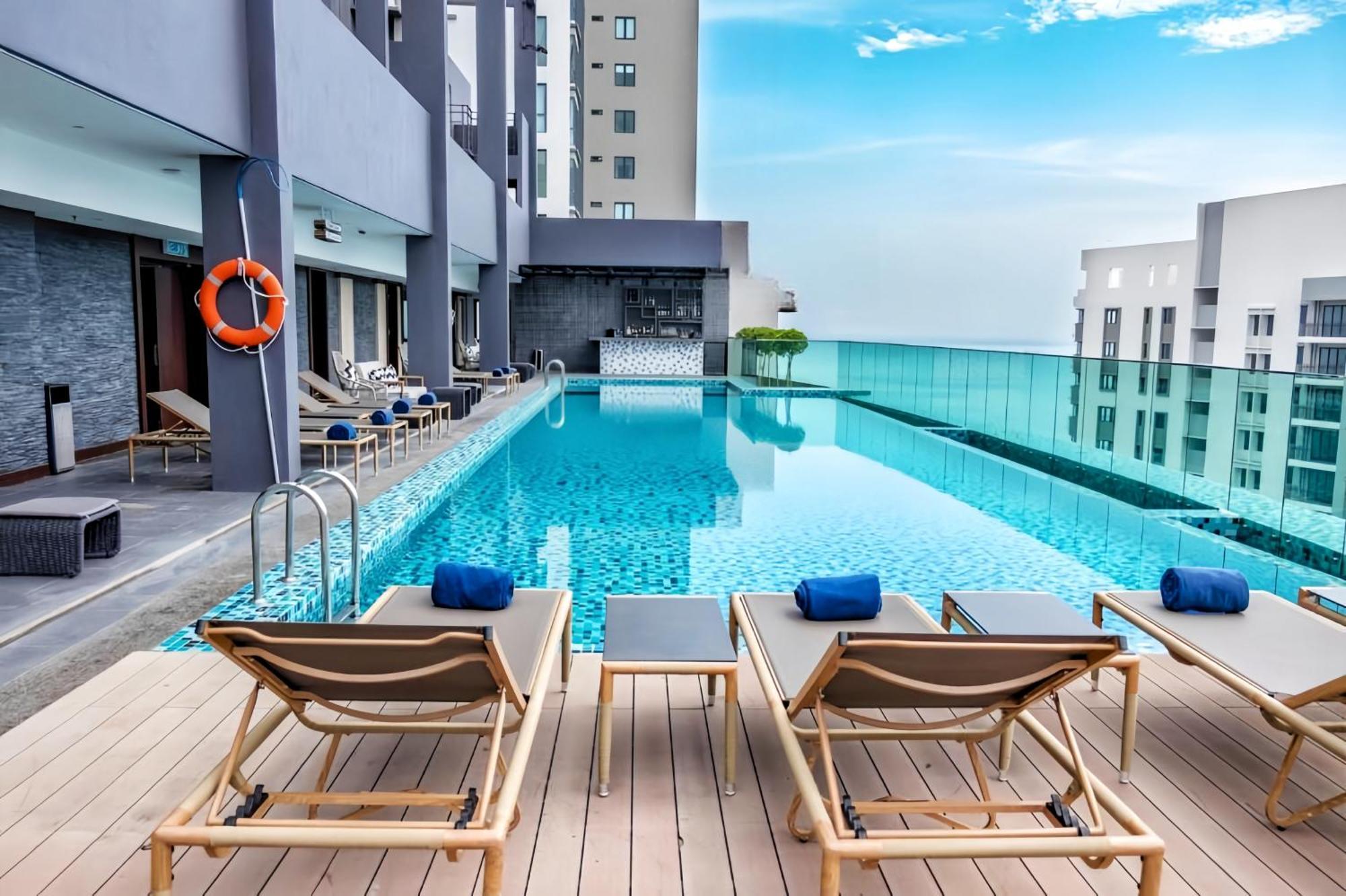 Jazz Service Suites Penang Джордж Таун Екстериор снимка