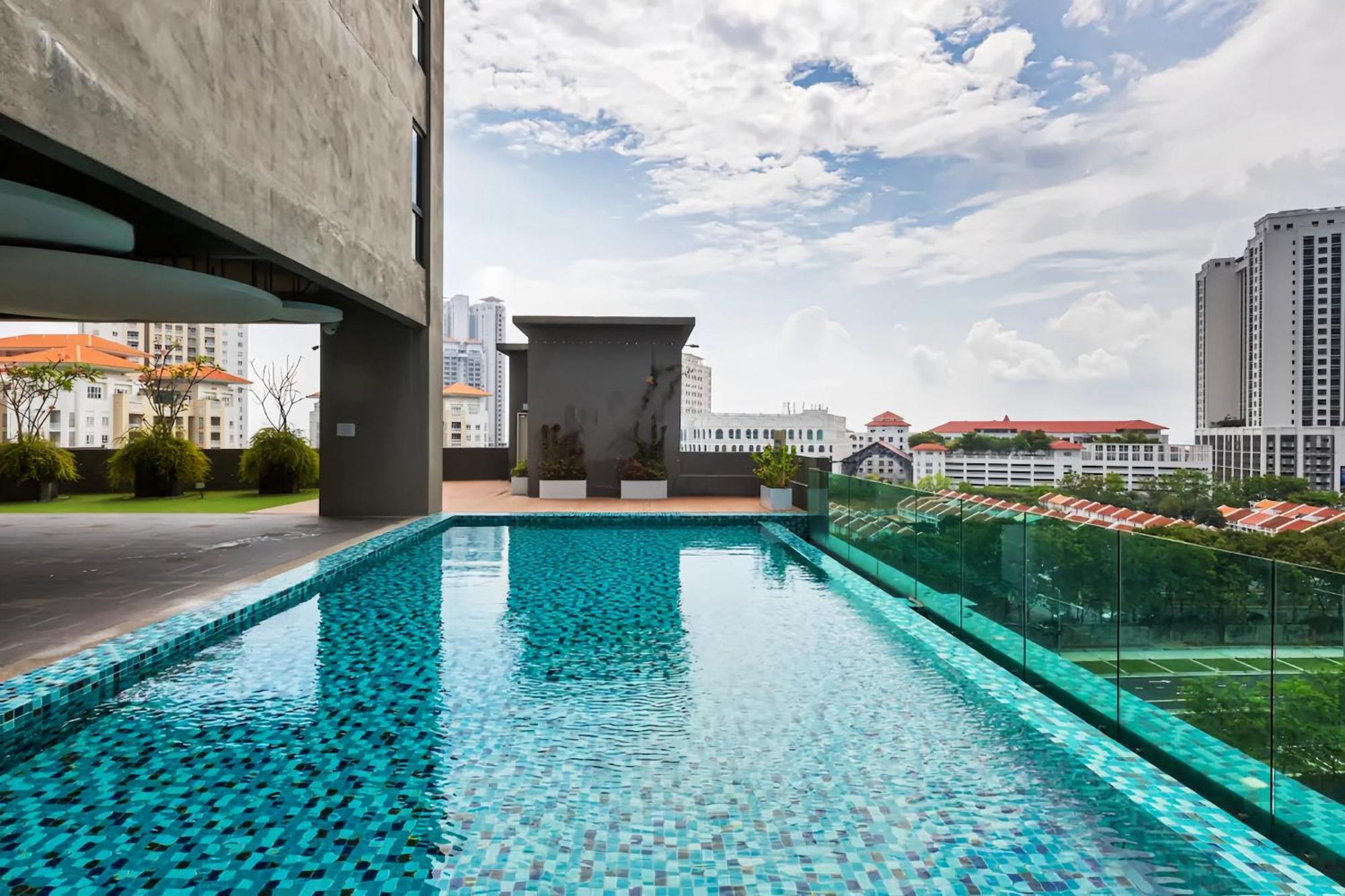 Jazz Service Suites Penang Джордж Таун Екстериор снимка