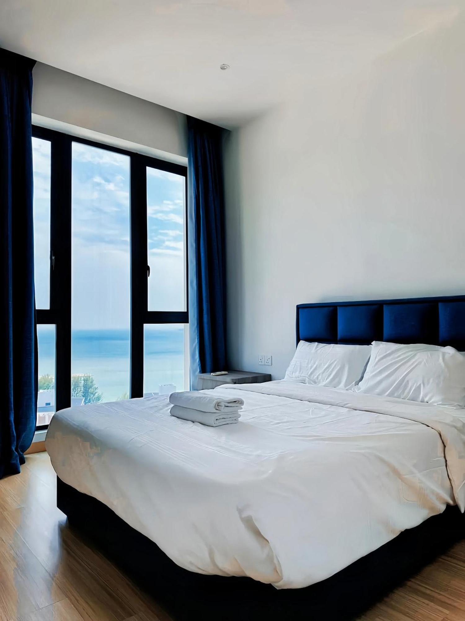 Jazz Service Suites Penang Джордж Таун Екстериор снимка